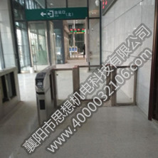 麓谷站隔離護(hù)欄和隔離護(hù)欄通道門