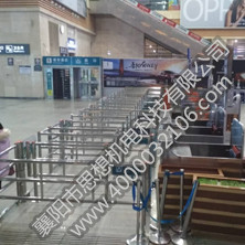 長沙南站排隊(duì)欄桿和返回通道